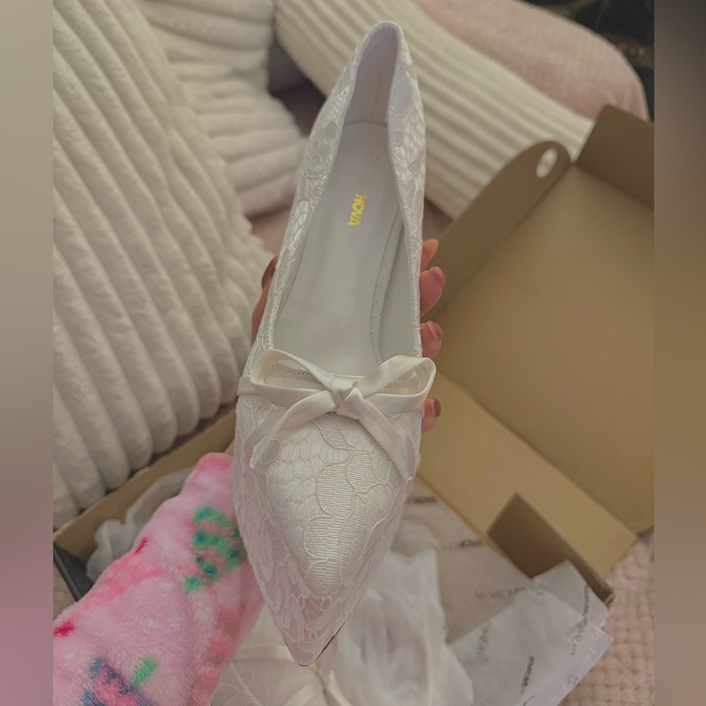 “You matter most” Elegant White Platform Lace Heels - Picture 3 of 11